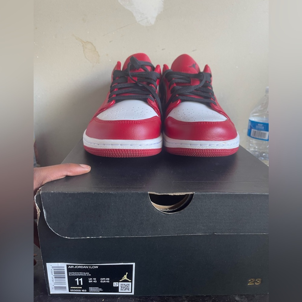 Jordan one lows, only worn once bought from footlocker. The shoes are authentic.